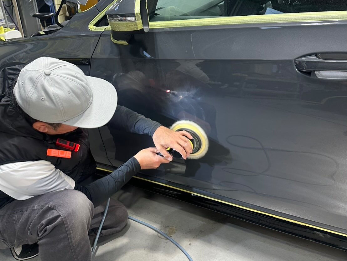 ゴルフeTSI ボディコーティング　ガラス撥水加工の作業をさ