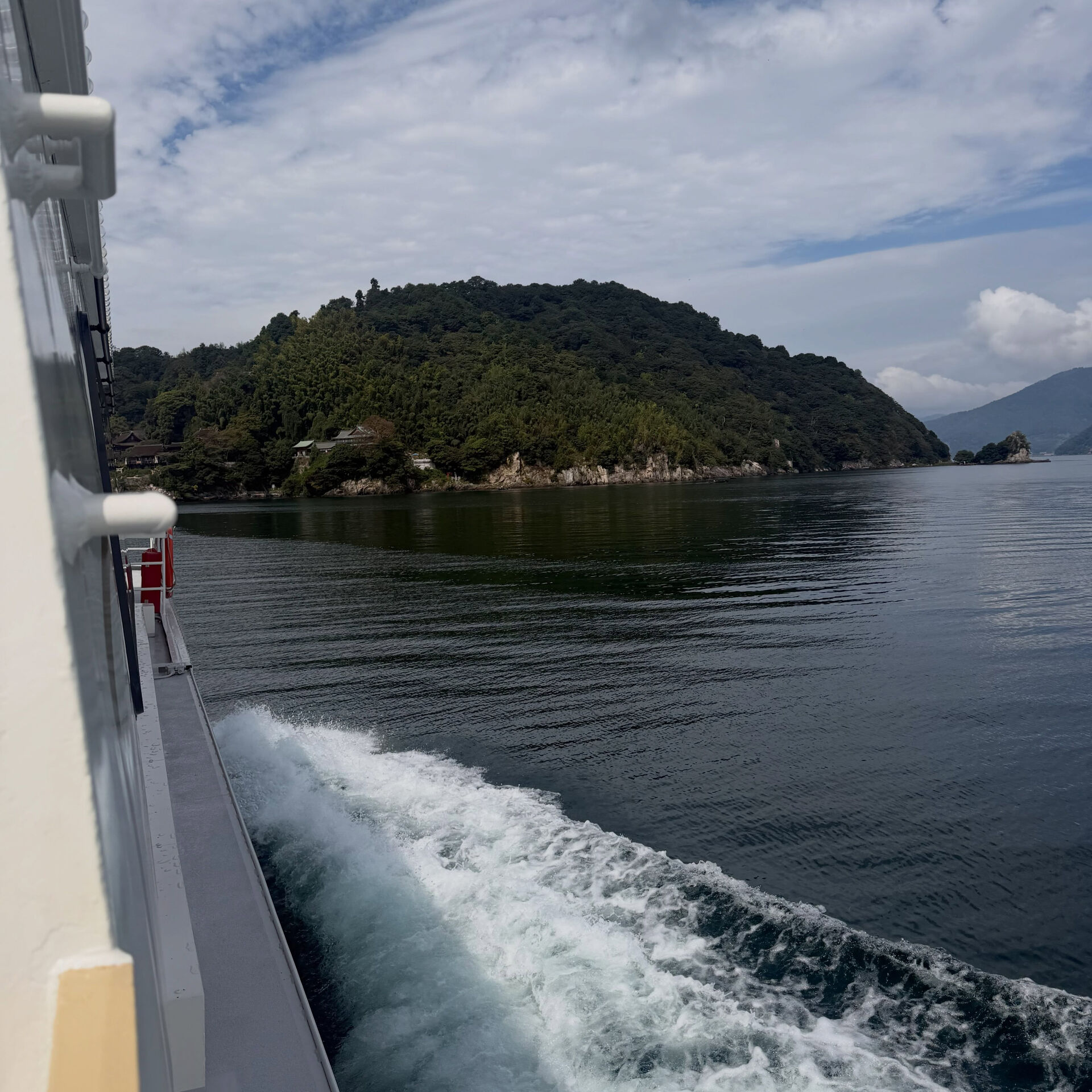 【週末旅】おじさんサークルで琵琶湖に浮かぶ聖地、竹生島（ちく