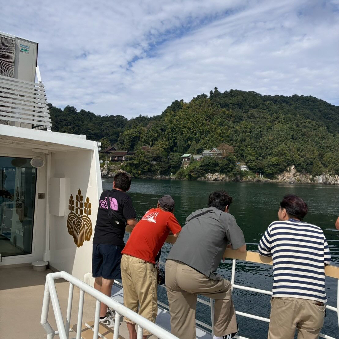 【週末旅】おじさんサークルで琵琶湖に浮かぶ聖地、竹生島（ちく